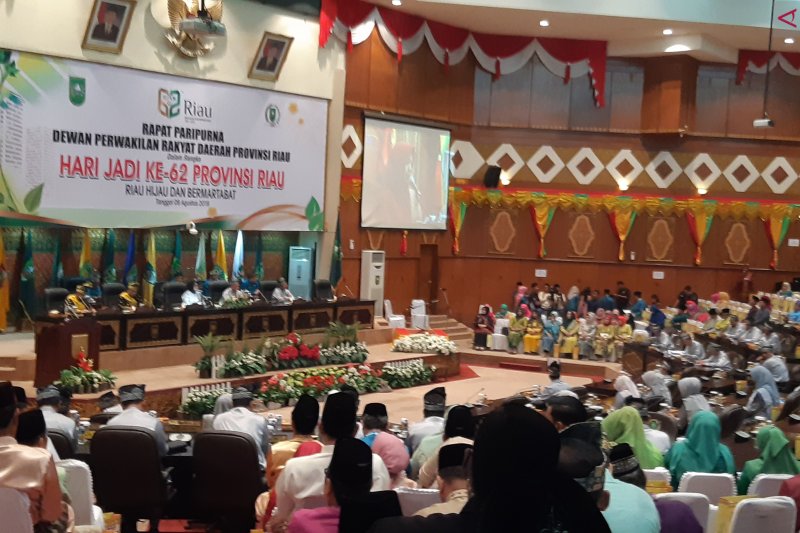  Diserahkan Gubri, Pemprov Riau Beri Penghargaan pada 12 Tokoh Pejuang di Bumi Melayu  